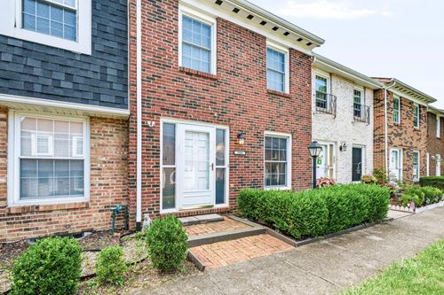 w2-586 Pamlico St, Columbus, OH, 43228-2556 | Card Image