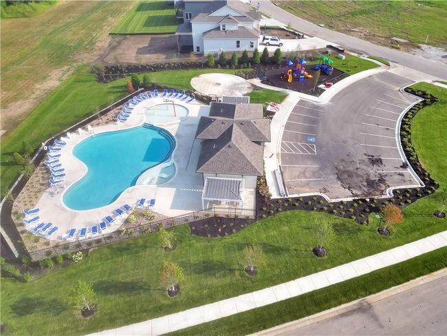 Aerial view of a pool | Image 23