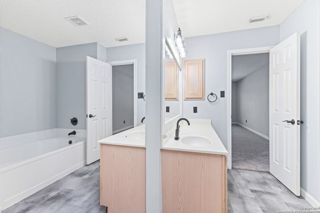1687 Fir Cir, House other with 4 bedrooms, 3 bathrooms and null parking in Schertz TX | Image 28