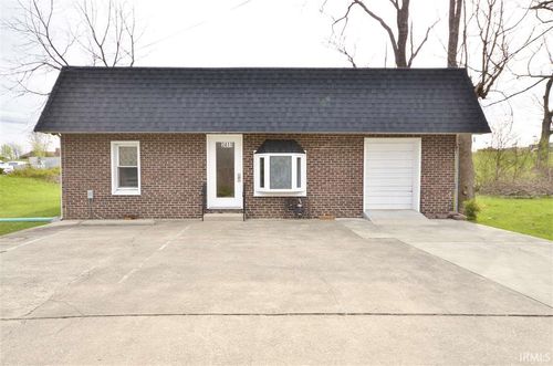 2411 S Curry Pike, Bloomington, IN, 47403-3174 | Card Image