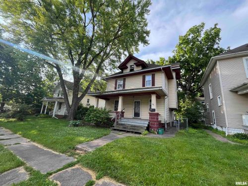 421 W 17th St, Davenport, IA, 52803-4833 | Card Image