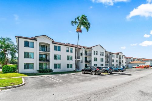 320 Villa Cir, Boynton Beach, FL, 33435-8910 | Card Image