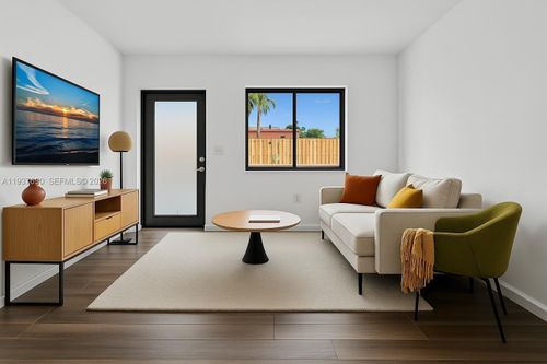 apt-5-1027 Sw 3rd St, Miami, FL, 33130-2121 | Card Image