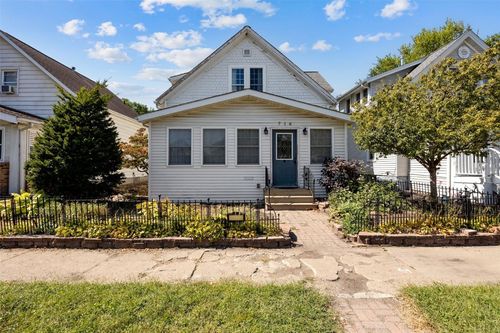 716 8th St Sw, Cedar Rapids, IA, 52404-1927 | Card Image