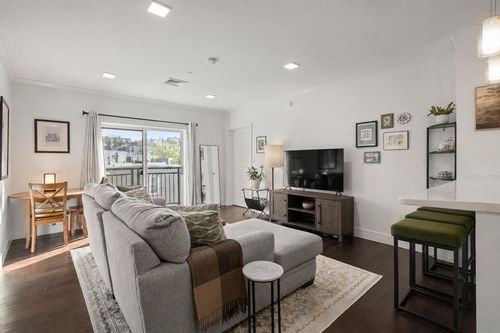 303-320 Maverick St, Boston, MA, 02128-2356 | Card Image
