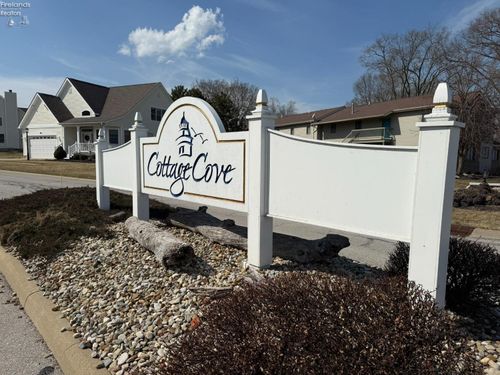 157 Cottage Cove Dr, Marblehead, OH, 43440-3103 | Card Image
