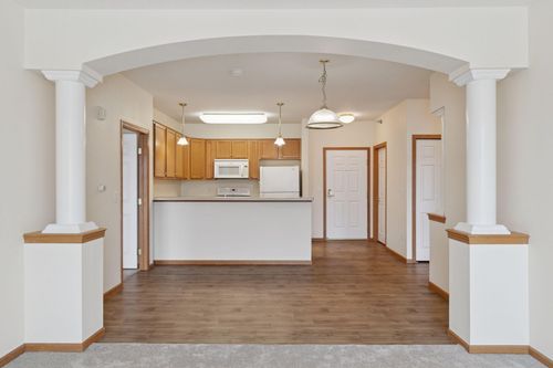 apt-305-8200 W 33rd St, Saint Louis Park, MN, 55426-3895 | Card Image