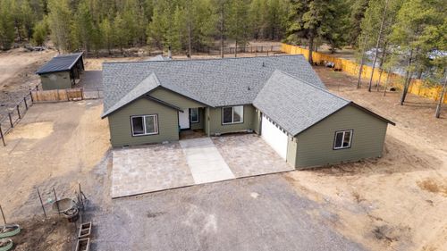 16245 Sparks Dr, La Pine, OR, 97739-9671 | Card Image