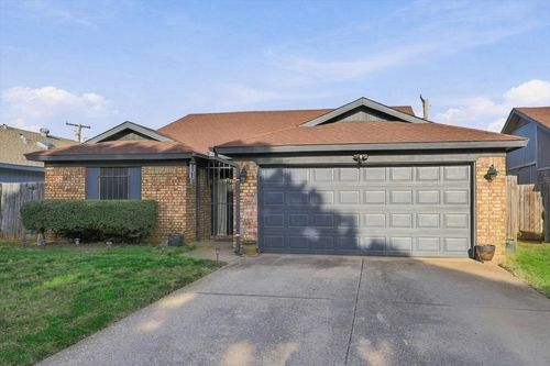 617 Cross Ridge Cir N, Fort Worth, TX, 76120-2435 | Card Image