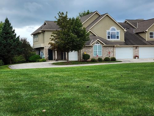 9135 W Elm Ct, Franklin, WI, 53132-7836 | Card Image