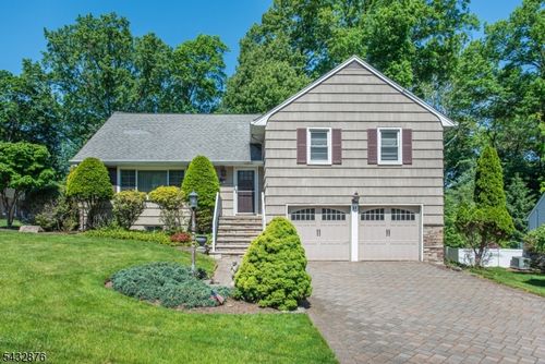 1-17 Morningside Cir, Little Falls, NJ, 07424-2312 | Card Image