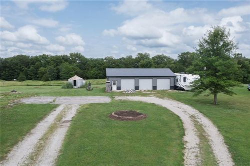 17752 203rd St, Tonganoxie, KS, 66086-5427 | Card Image