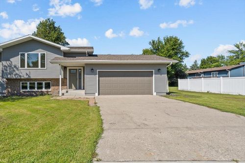 1403 12th St N, Wahpeton, ND, 58075-3525 | Card Image