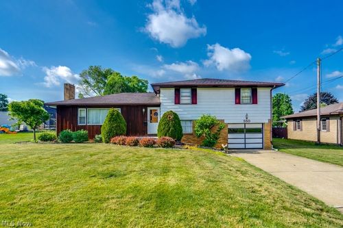 550 E Carrollton Street, Magnolia, OH, 44643 | Card Image