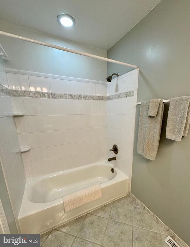 8 N Buckridge Dr, House other with 3 bedrooms, 3 bathrooms and null parking in Wilmington DE | Image 13