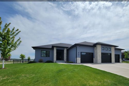 901 Lakeshore Cir, North Sioux City, SD, 57049-3400 | Card Image