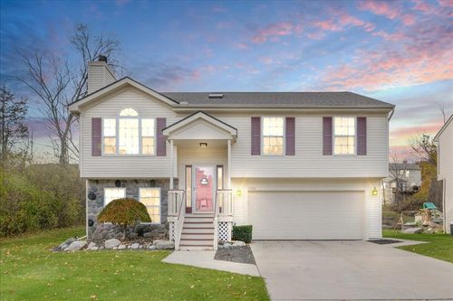 5754 Lockwood Dr, Waterford Twp, MI, 48329-3499 | Card Image