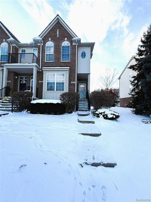 575 Summerfield Dr, Westland, MI, 48185-9664 | Card Image
