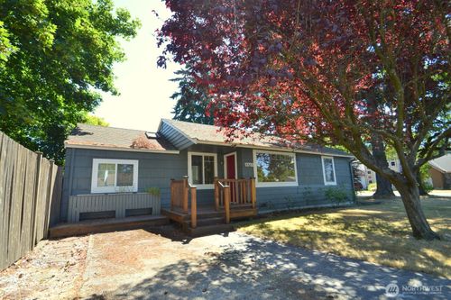 13702 Densmore Ave N, Seattle, WA, 98133-7130 | Card Image