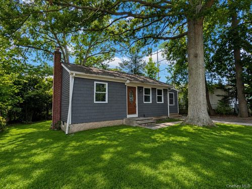52 King Rd, Rocky Point, NY, 11778-8929 | Card Image