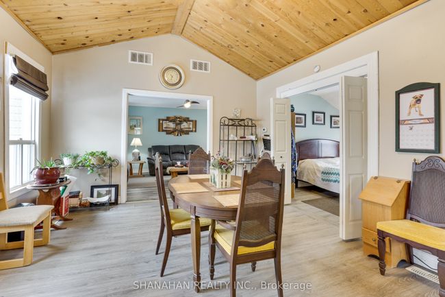 5338 Nauvoo Rd, House other with 3 bedrooms, 2 bathrooms and 3 parking in Warwick ON | Image 11