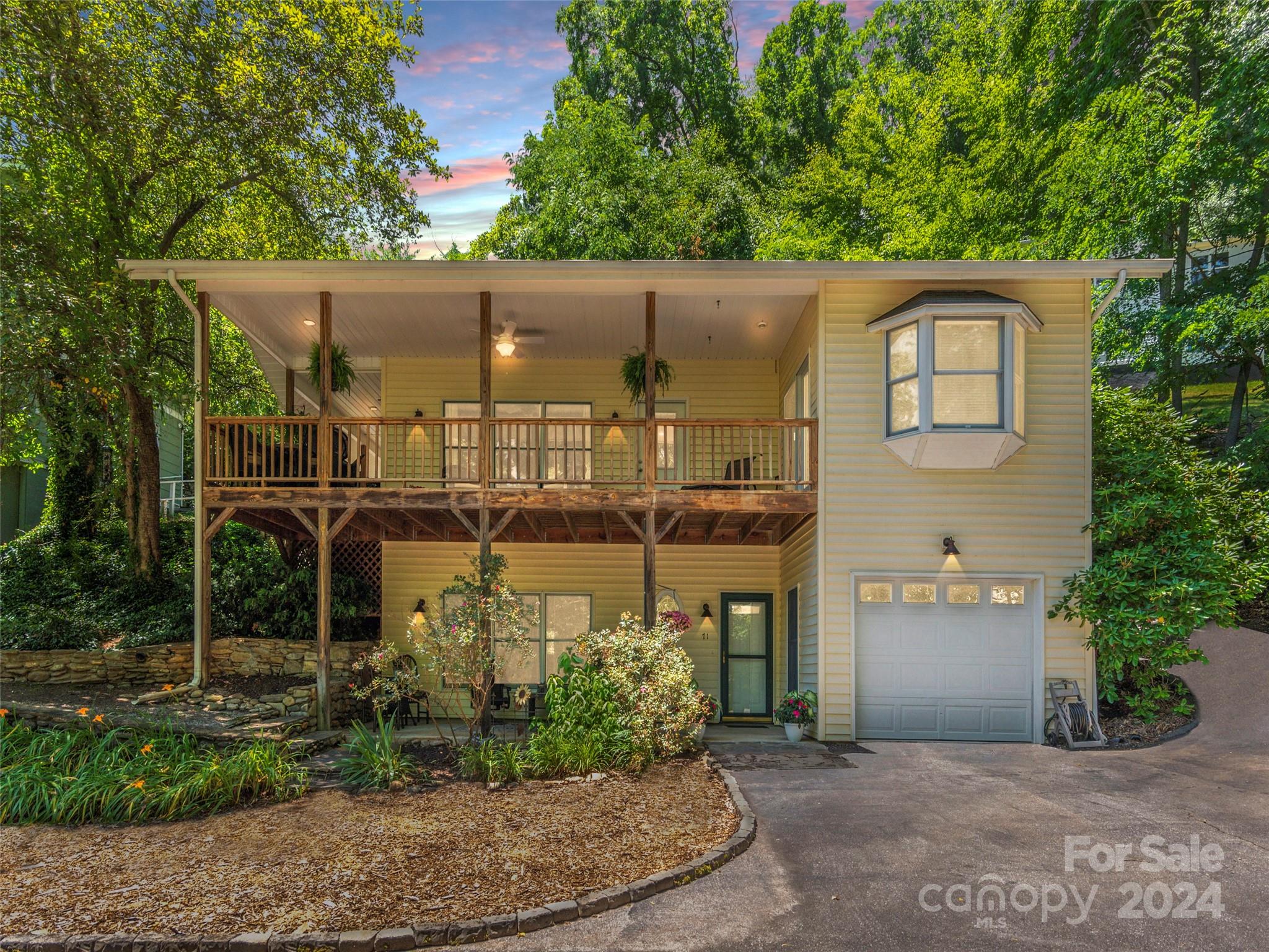 Wilcox Dr, Waynesville, NC 28785