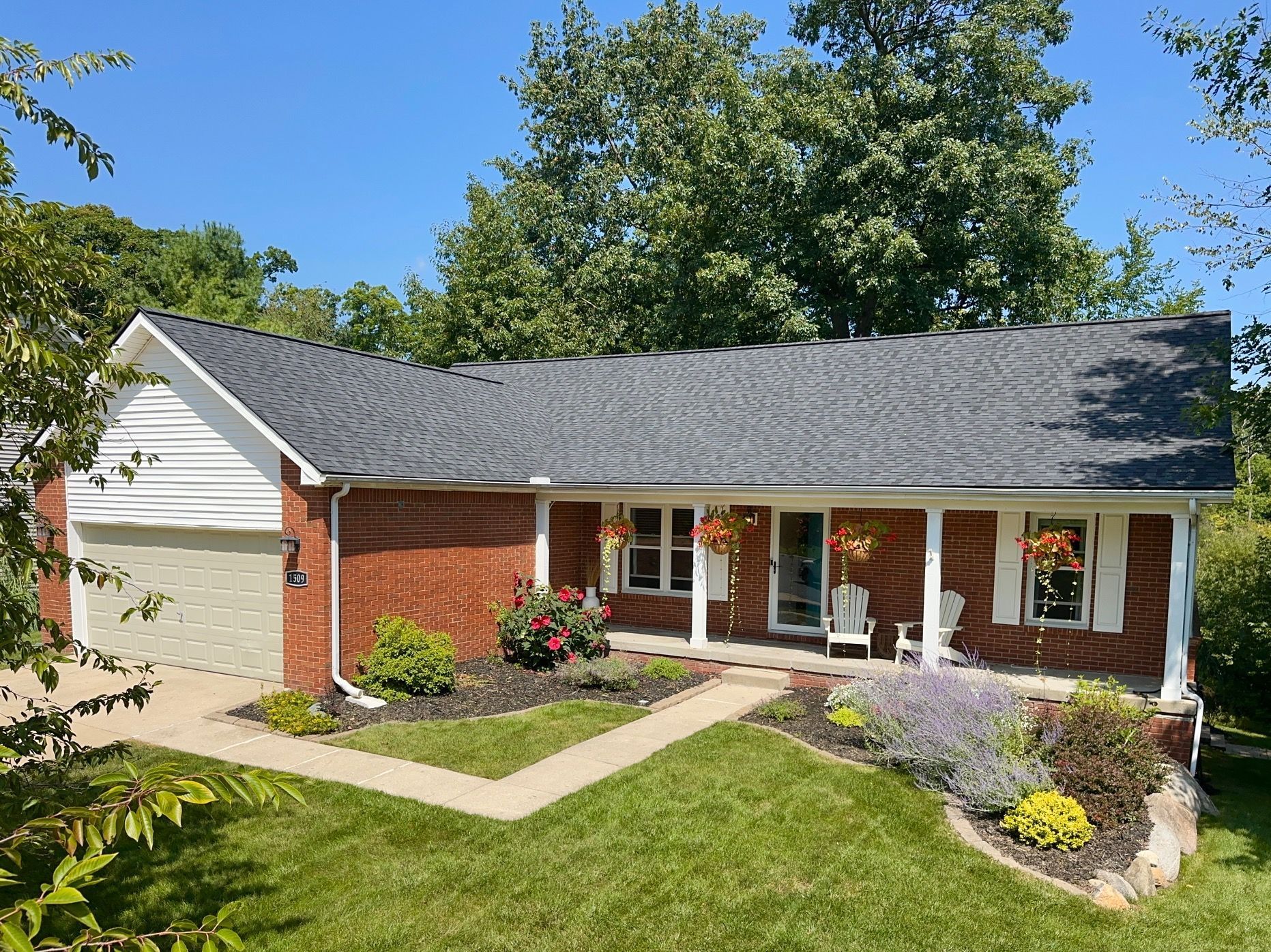 Oregon Ct, Waterford, MI 48327