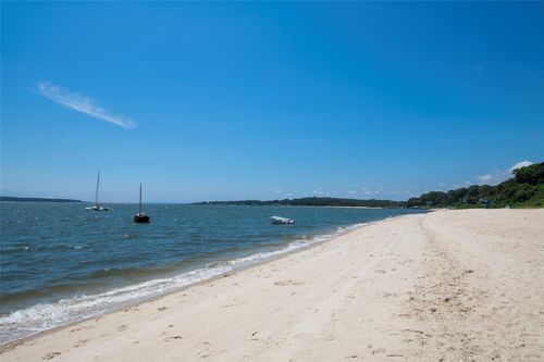 4075 Pequash Ave, Cutchogue, NY, 11935-2410 | Card Image
