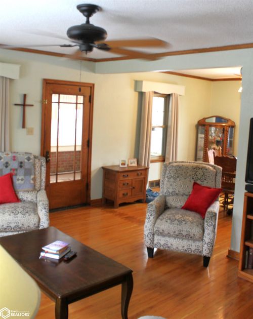 238 Sarah Ave, Iowa Falls, IA, 50126-1921 | Card Image