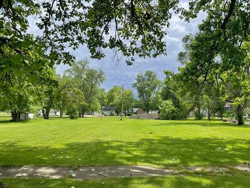 320 E James St, Forrest, IL, 61741-9353 | Card Image