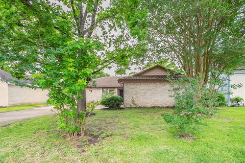5935 Caruso Forest Dr, Houston, TX, 77088-2411 | Card Image