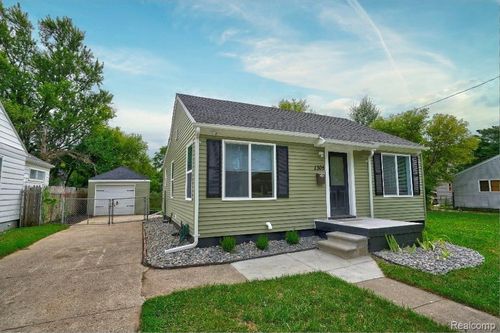 1305 Huron St, Flint, MI, 48507-2318 | Card Image