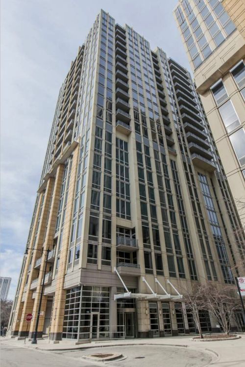 1003-700 N Larrabee St, Chicago, IL, 60654-7016 | Card Image