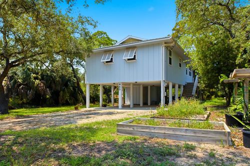 865 W Pine Ave, Saint George Island, FL, 32328-2508 | Card Image