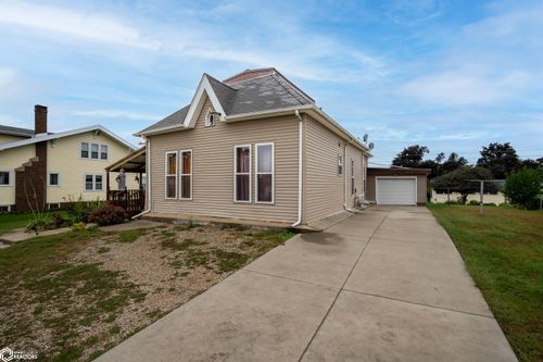 1005 Seymour St, Tama, IA, 52339-1417 | Card Image