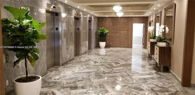 APT-811 - 5401 Collins Ave, Condo with 2 bedrooms, 2 bathrooms and null parking in Miami Beach FL | Image 9