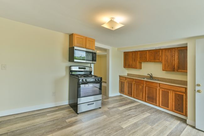 96 Water St, Home with 6 bedrooms, 2 bathrooms and 4 parking in Killingly CT | Image 8