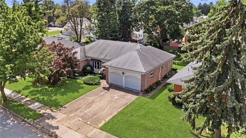 24 Pinecliff Dr, Rochester, NY, 14609-3706 | Card Image