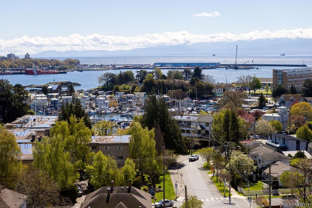 Residential in Esquimalt 4