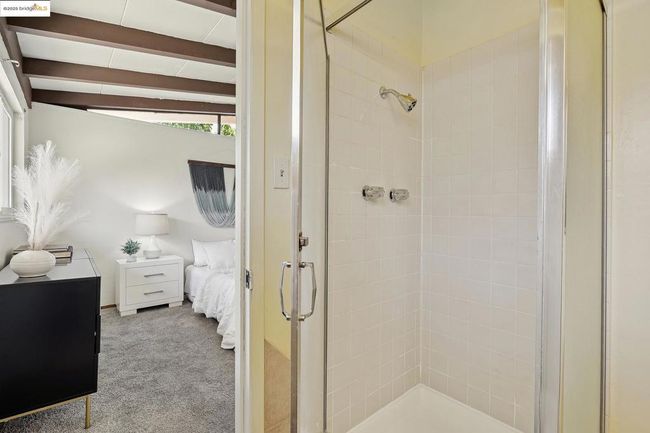 Bathroom 1 | Image 24