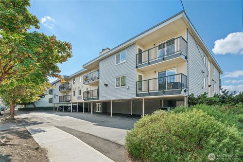 38-9255 Greenwood Ave N, Seattle, WA, 98103-3053 | Card Image