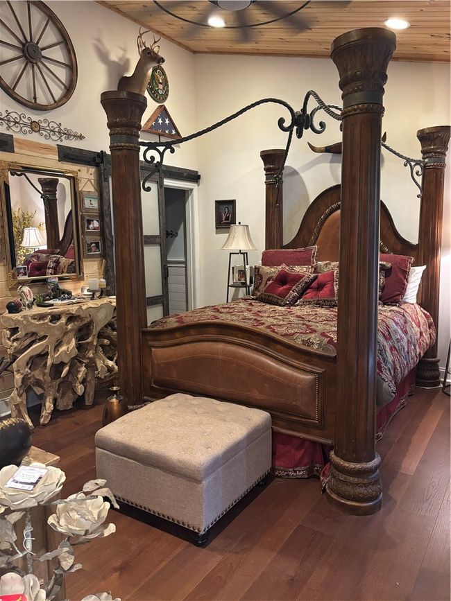 Master Bedroom | Image 16