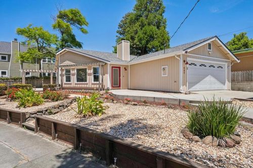 407 Columbus St, Half Moon Bay, CA, 94019-4604 | Card Image