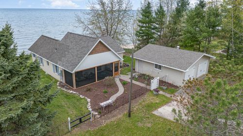 1185 S Bay Dr, Tawas City, MI, 48763-9318 | Card Image