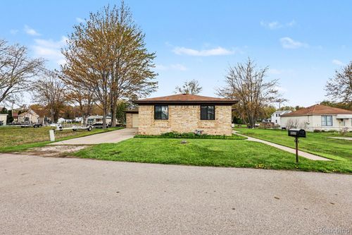 2037 W Park Dr, Algonac, MI, 48001-1153 | Card Image