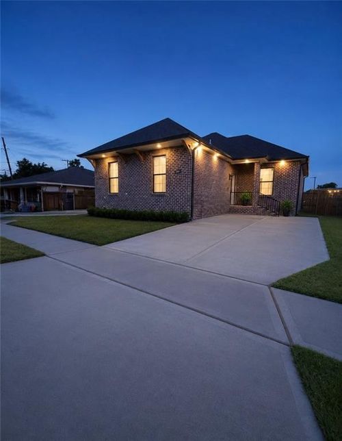 310 Lynx Dr, Arabi, LA, 70032-1921 | Card Image