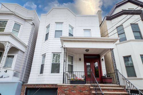 128 Oak St, Weehawken, NJ, 07086-5610 | Card Image