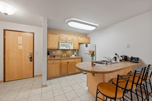 123 Center St, Lake Geneva, WI, 53147-2006 | Card Image