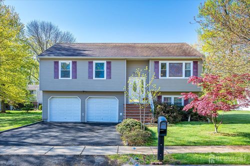 6 Sussex Ct, Edison, NJ, 08820-1756 | Card Image