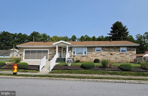 2730 Pine Ave, Altoona, PA, 16601-1626 | Card Image